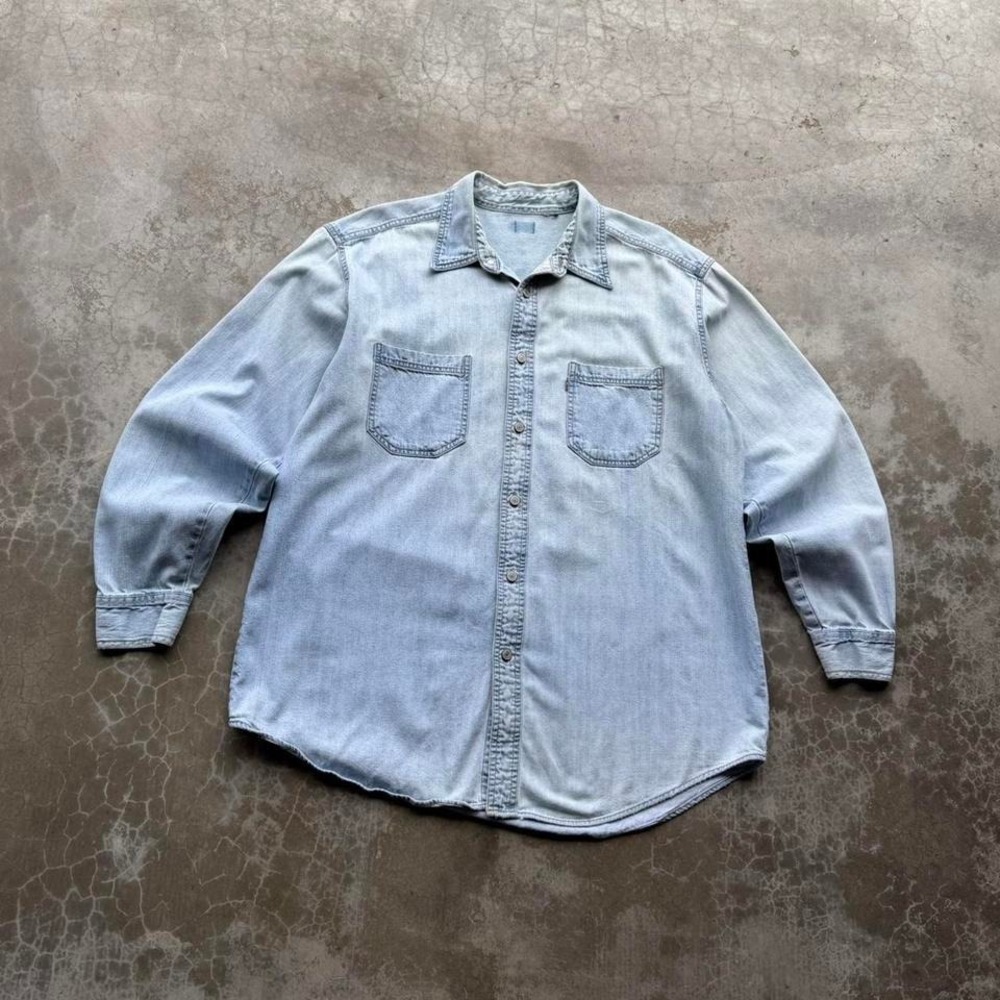 Vintage 90's Levi's Light Wash denim button up work shirt size Xl